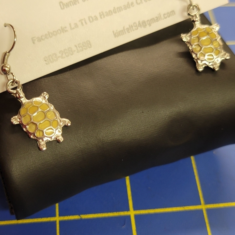 La Ti Da Handmade Creations Silver Tone 0.5" x 0.25"Turtle